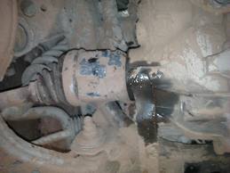 Leaking axle seal (output shaft seal)
